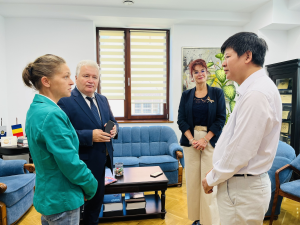 Thăm và kết nối hợp tác với Đại học Oradea, Cộng hòa Romania